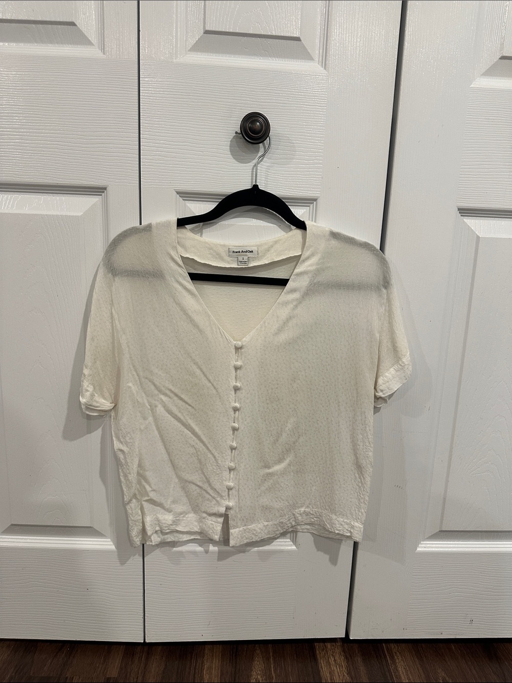 Frank & Oak Cream V-Neck Short-Sleeve Button Front Top